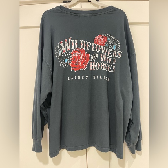 Daydreamer Lainey Wilson
Long Sleeve Graphic Tee One Size - Picture 4 of 10